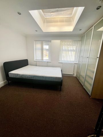 1 Bed Flat, St. Antonys Road, E7 - Photo 2