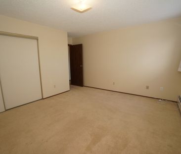 Sunset Manor - Photo 4