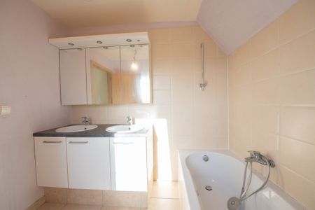 Appartement met één slaapkamer en garagebox te huur. - Photo 4