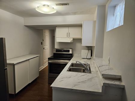 For Lease - 85 Lanark Avenue Unit# Lower, Toronto, Ontario - Photo 5