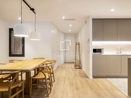 Excellent 3 Bedroom apartment with 49m² terrace for rent in Gràcia, Barcelona - Photo 2