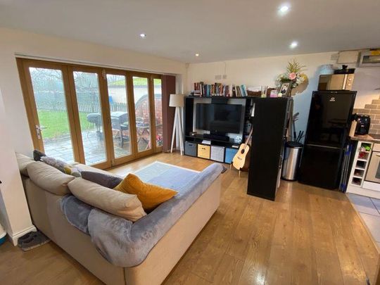 2 bedroom property to rent - Photo 1