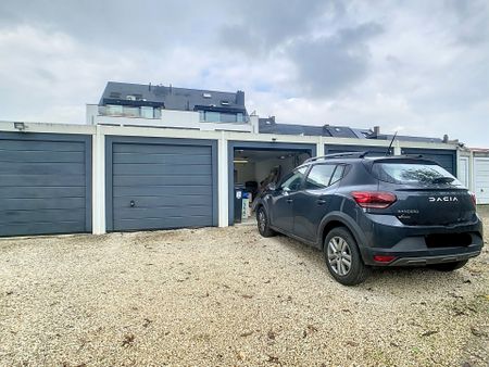 Modern appartement met twee slaapkamers, tuin en garage - Photo 2