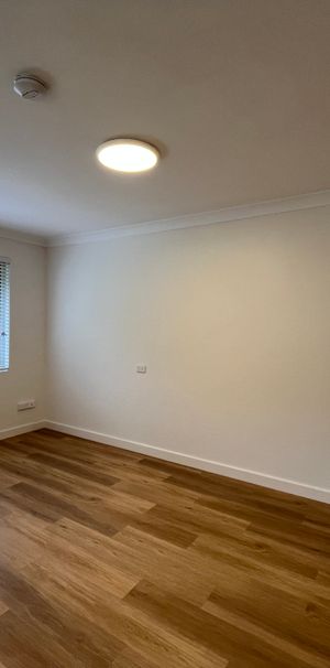 Renovated 1 bedroom flat under affordable housing for lease - Photo 1