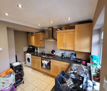 4 bed terraced house to rent Abercorn Crescent, Harrow HA2 - Photo 2