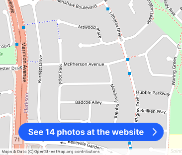 “Splash into this newly renovated 5-bedroom home!” - Photo 1