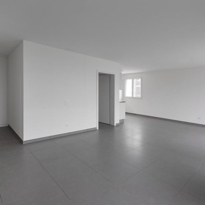 Vista aperta, finiture moderne e tutti i servizi a portata di mano - Photo 1