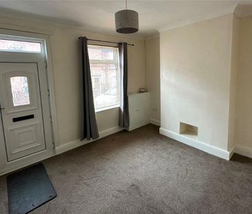 3 bed Terraced House, - Photo 2