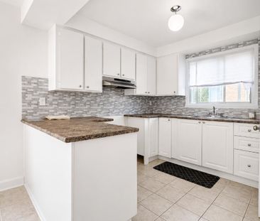 5 1/2 Haut Duplex St Leonard - Rue Dunant/Boul Robert - Photo 2