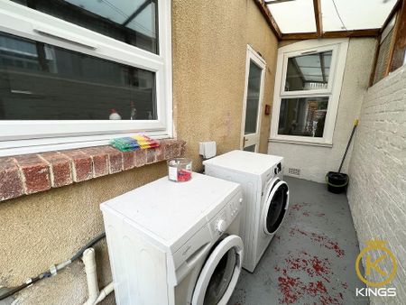 4 bedroom terraced house to rent - Photo 4