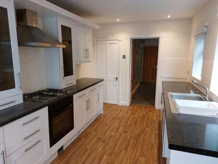 3 bedroom terraced house to rent - Photo 2