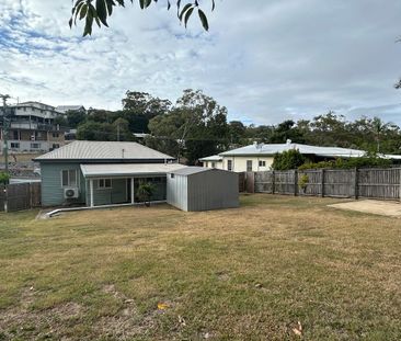 CHARMING HOME FOR RENT IN THE HEART OF WEST GLADSTONE! - Photo 2