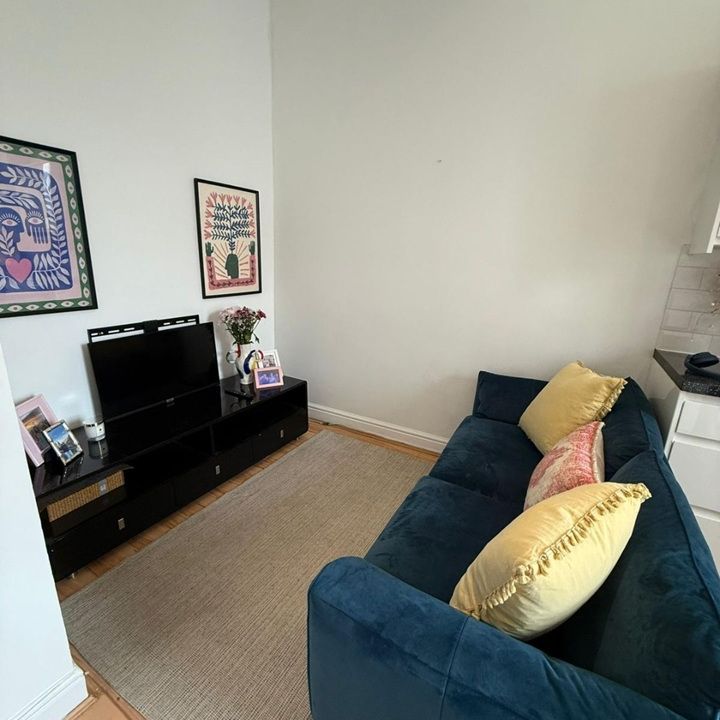 2 Bed Flat, Greyhound Road, W6 - Photo 1