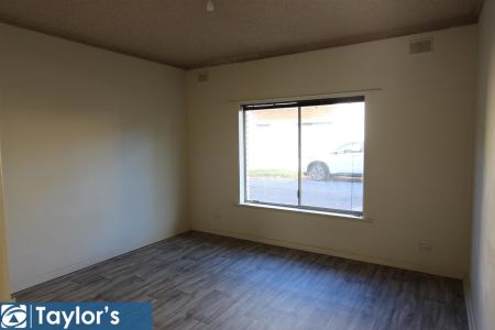 IDEAL FOR THOSE SEEKING A CLEAN, MODERN AND EASY-CARE LIFESTYLE IN A SUPERB LOCATION! - Photo 2