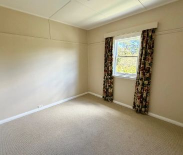 Beautifully Refreshed Character Home in Prime South Katoomba Location! - Photo 2