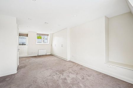 3 bedroom flat to rent - Photo 3