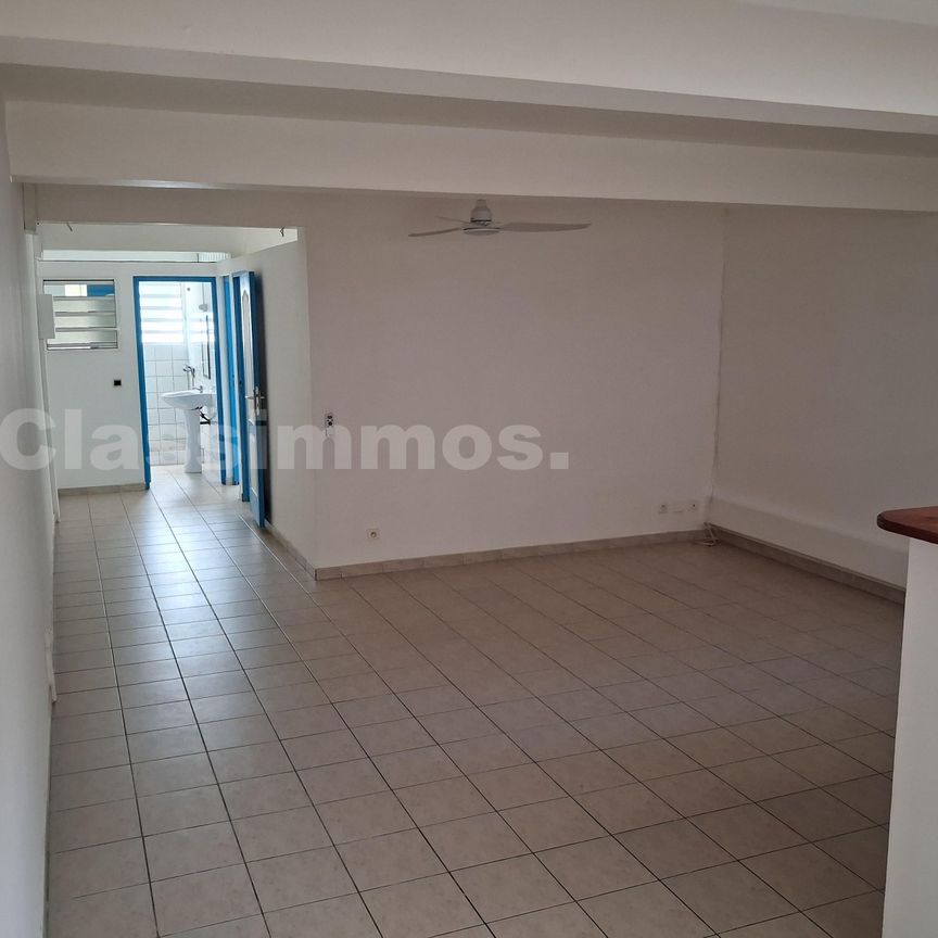 Location Appartement 3 pièces 65m² GROS MORNE 97213 - Photo 1