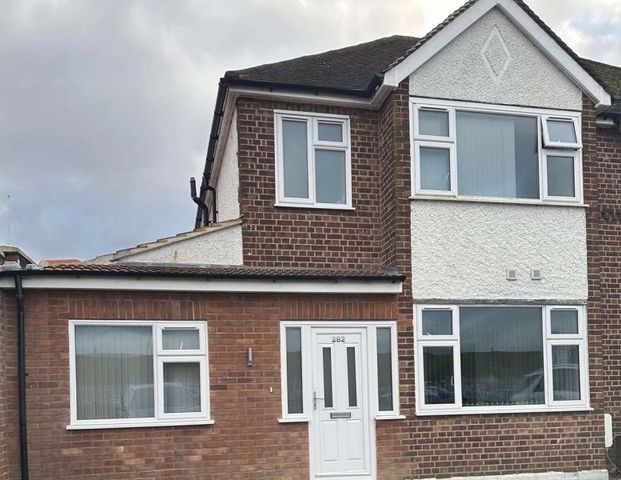 London Road Room 7 - Photo 1