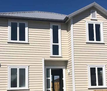 Spacious Five-Bedroom Family Home in Papakura - Photo 1