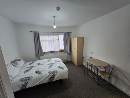 Studio Flat, Belmont Road, N15 - Photo 3