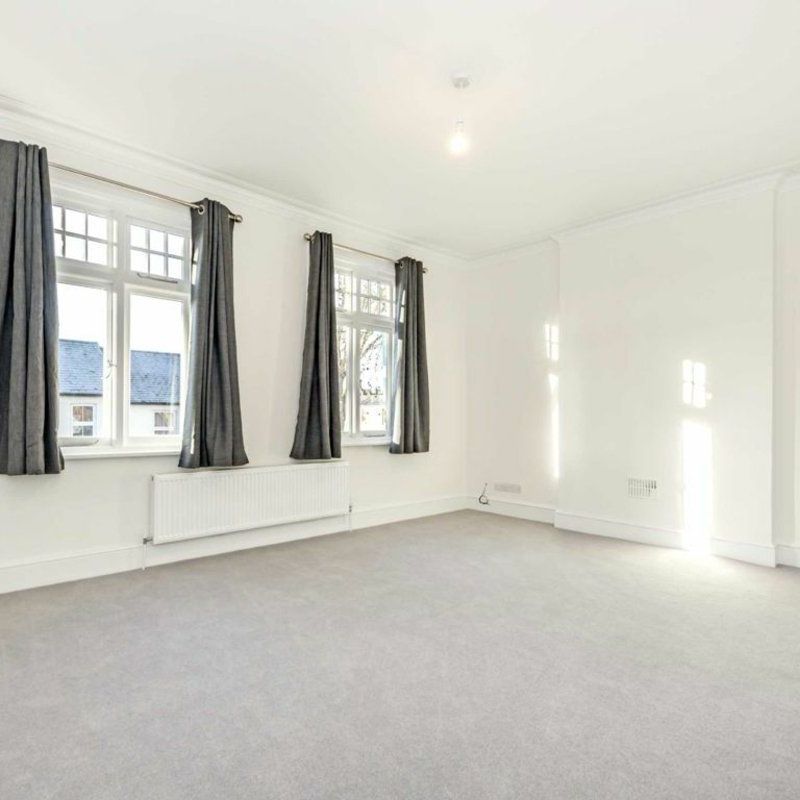 Station Road, Hampton, TW12 - Photo 1