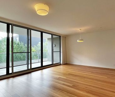 Huge 2 bed, 2 balcony with stunning polished floors - Photo 2