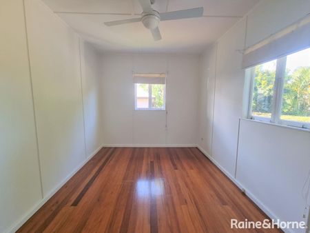 Charming & Spacious Home in a Highly Sought-After Toowong Location - Photo 5