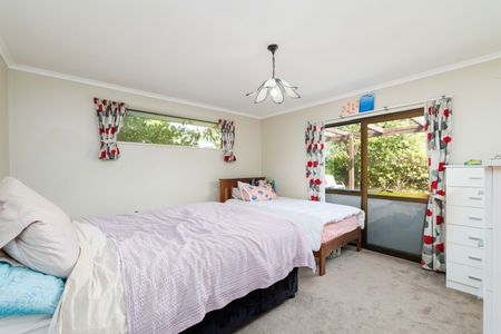 Three bedroom home, Avondale - Photo 5