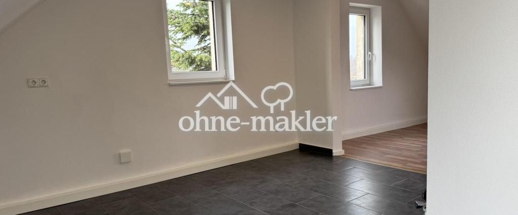 Dachgeschoss, 3 Zimmer, Südbalkon, Blick ins Grüne, frisch kernsaniert - Photo 1