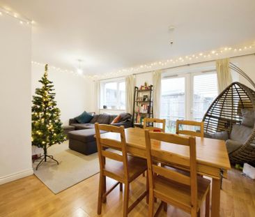 3 bedroom flat to rent - Photo 3