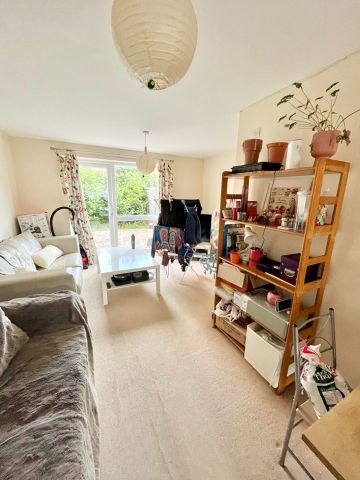 Room in a Shared House, Hatchley Street, M13 - Photo 3