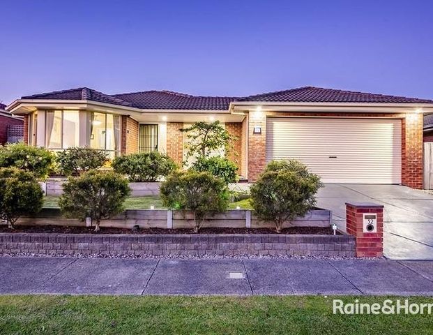 32 Cornwell Crescent, Cranbourne East, VIC 3977 - Photo 1