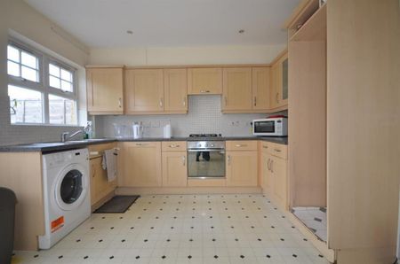 Rosebates Drive, Kingsbury , London, NW9 9QJ - Photo 5