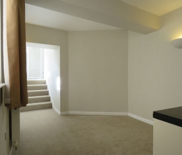2 bed Apartment - To Let - Photo 3
