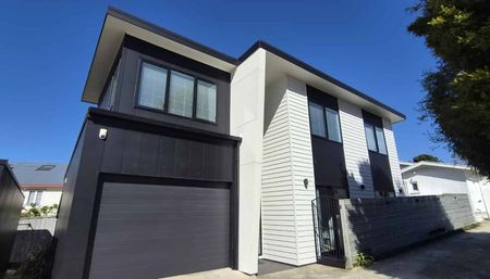 Spacious 4–5 Bedroom Family Home in Avalon - Photo 5