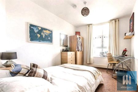 1 bedroom in a house share to rent - Photo 2