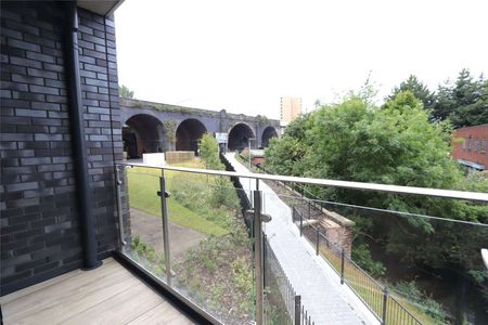 Fully Furnished One Double Bedroom Apartment with a balcony at Potato Wharf located in the sought after neighbourhood of Castlefield. - Photo 4