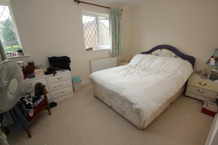 Ainsdale Way, Woking, Surrey, GU21 - Photo 4