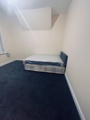 3 Bed Flat, Wandsworth Bridge Road, SW6 - Photo 1