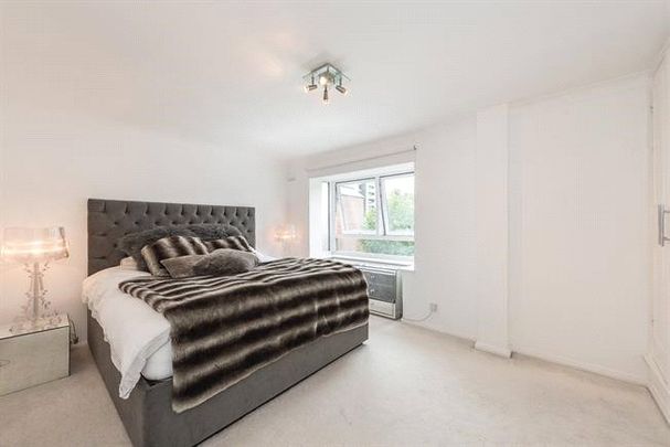 Avenue Road, St John's Wood, London, NW8 6BP - Photo 1