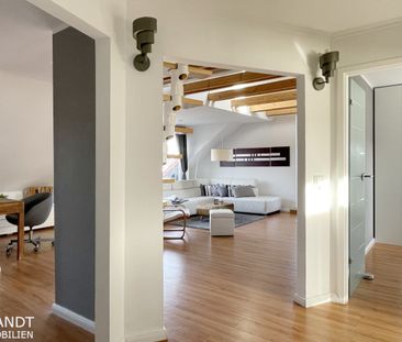Moderne, hochwertige Dachgeschosswohnung über 2 Ebenen mit Balkon, ... - Photo 1