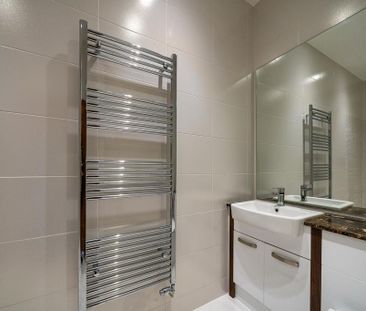 3 bedroom flat to rent - Photo 2