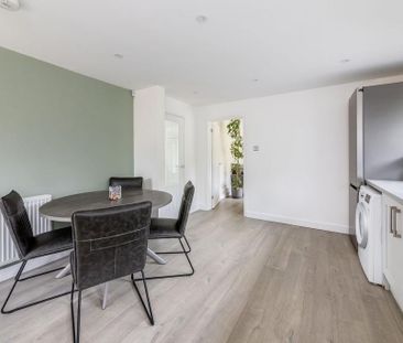 4 bedroom detached house to rent - Photo 3