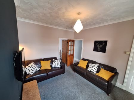 4 bedroom house - Photo 2