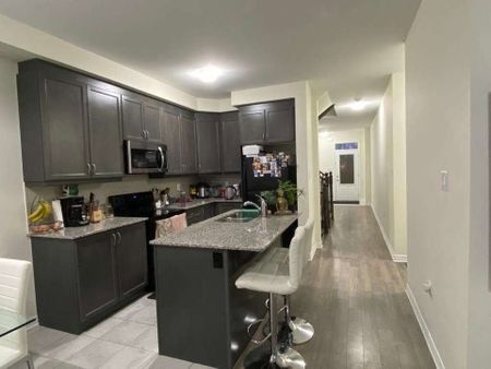 For Lease - 21 Circus Crescent, Brampton, Ontario - Photo 2