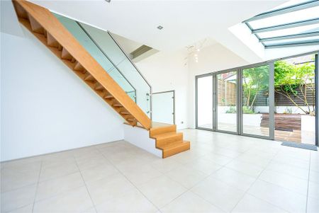 4 bedroom terraced house to rent - Photo 2