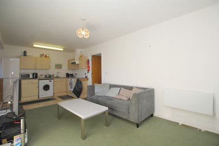2 bedroom flat to rent - Photo 3
