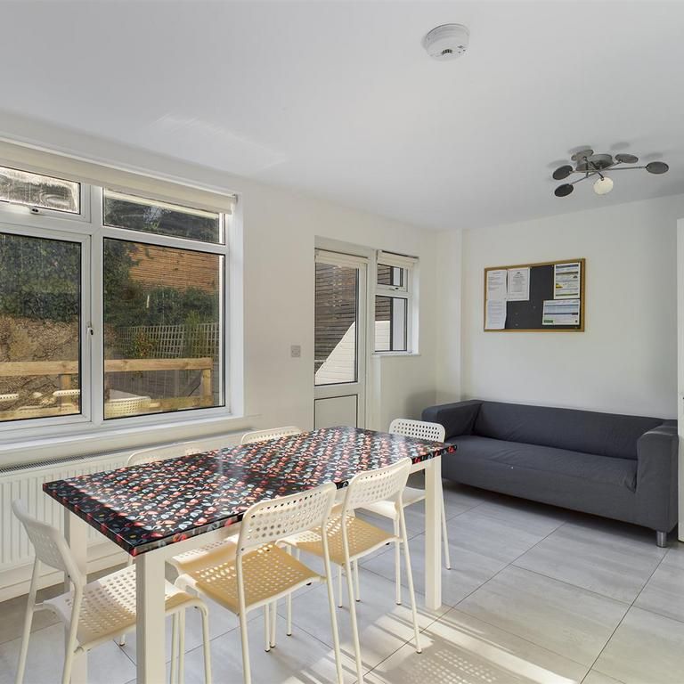 6 bedroom terraced house to rent - Photo 1