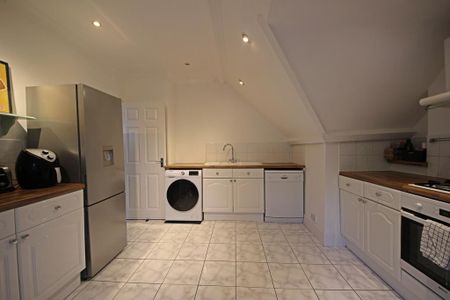 3 bedroom flat to rent - Photo 3