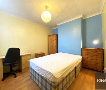 4 bedroom terraced house to rent - Photo 3